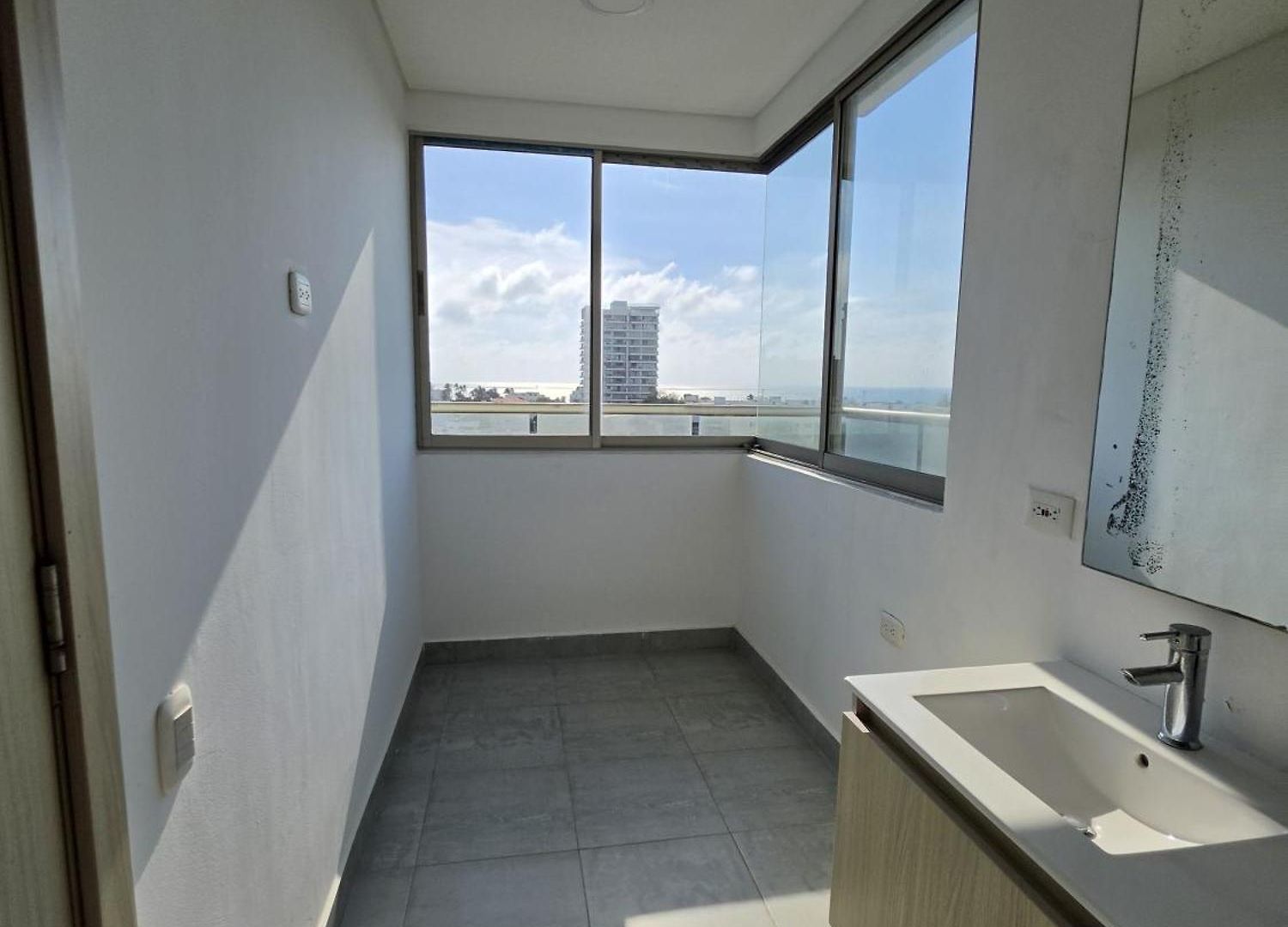 Luxury 3br 2ba Penthouse Close To Airport-beach-rooftop Pool Cartagena